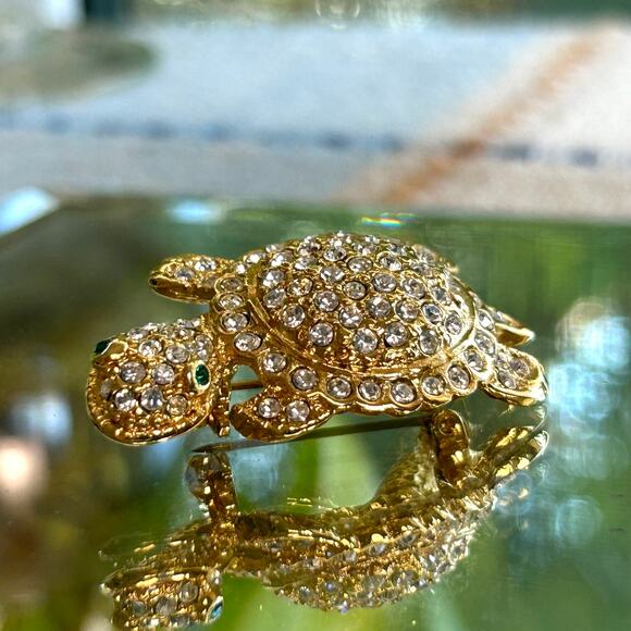 Vintage Gold Tone Turtle Brooch with Clear Rhinestones - Picture 10 of 16